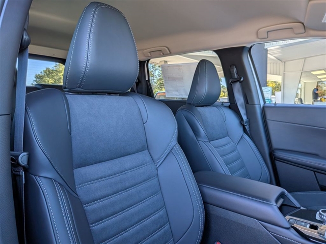 2025 Mitsubishi Outlander SE:MI30020