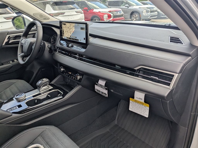 2025 Mitsubishi Outlander SE:MM39600