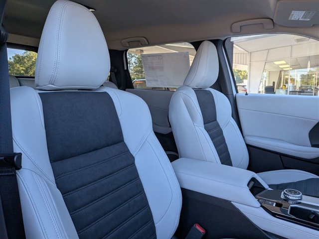 2025 Mitsubishi Outlander SE:MI30010