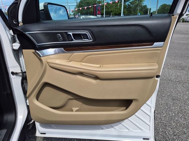 2017 Ford Explorer Limited:02560UU