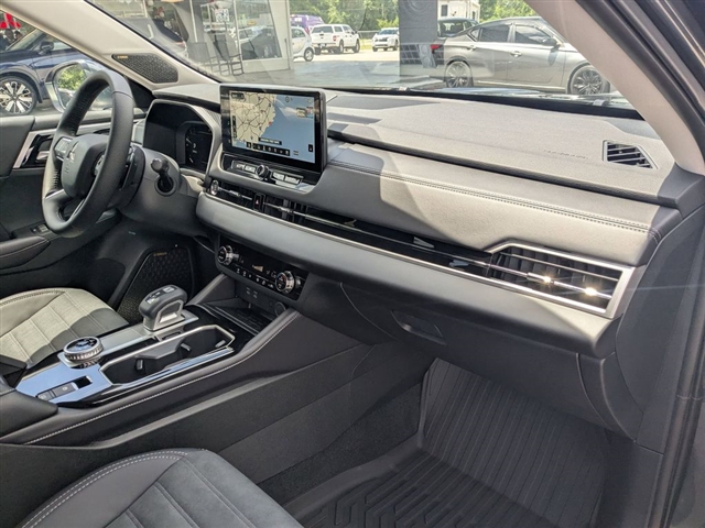 2025 Mitsubishi Outlander SE:MM39590