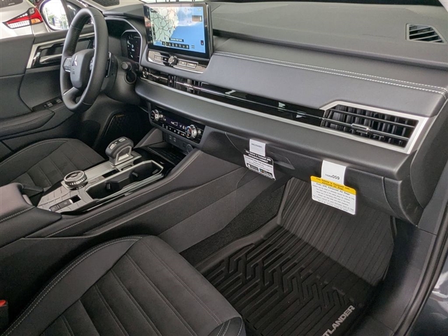 2025 Mitsubishi Outlander SE:MM39470