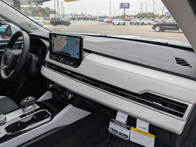 2026 Mitsubishi Outlander SE:MI30270