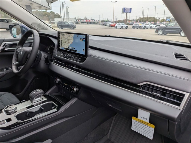 2026 Mitsubishi Outlander SE:MI30250