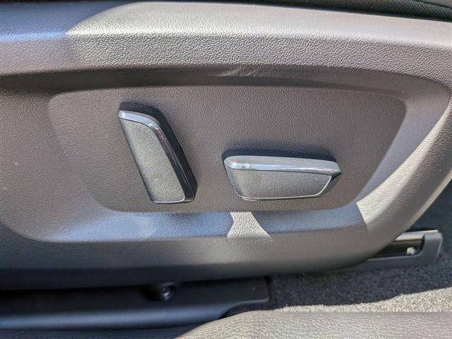 2026 Mitsubishi Outlander Black Edition:MI30460