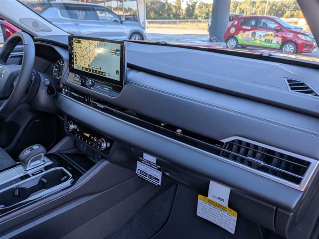 2025 Mitsubishi Outlander SE:MI30000