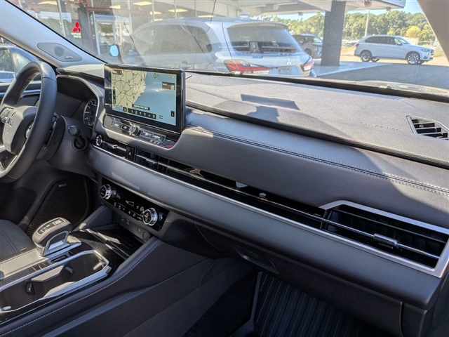 2025 Mitsubishi Outlander SE:MM139910