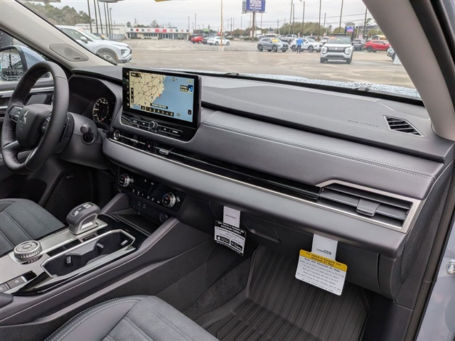 2026 Mitsubishi Outlander SE:MI130120