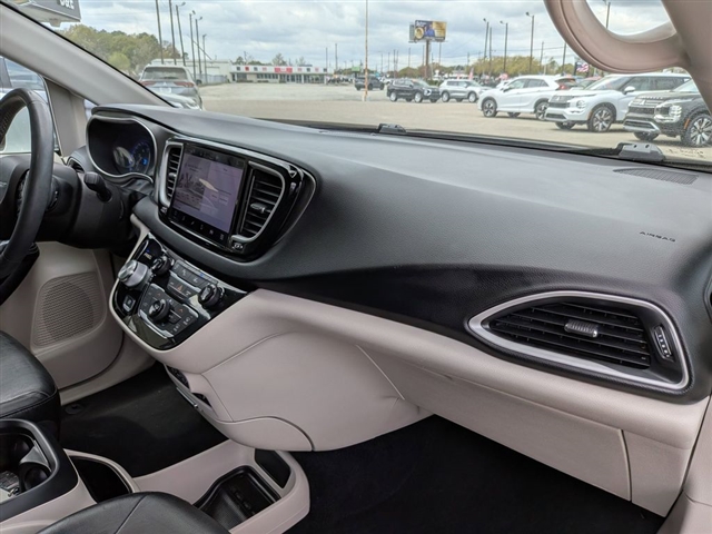 2022 Chrysler Pacifica Touring L:02150UU