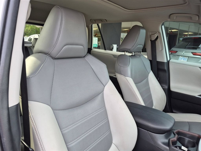 2020 Toyota RAV4 Limited:02570UU