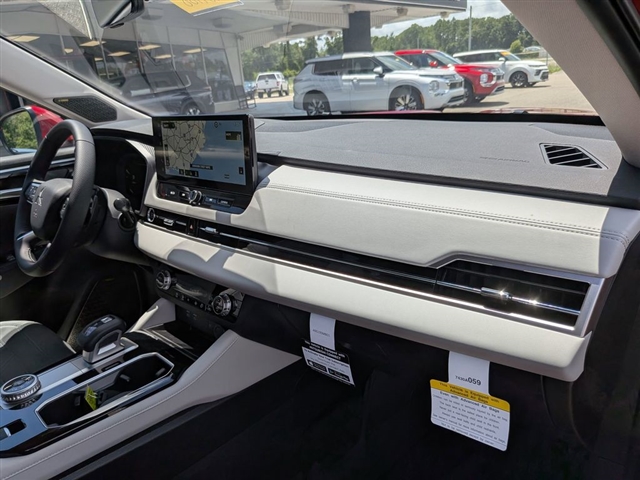 2025 Mitsubishi Outlander SE:MM39700