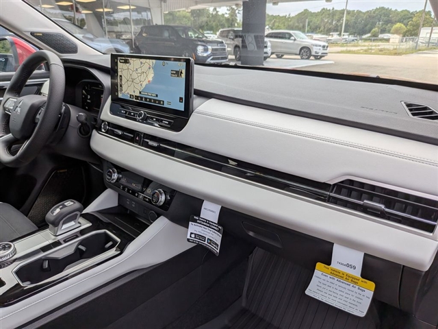 2025 Mitsubishi Outlander SE:MM39840