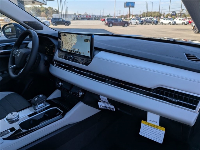 2026 Mitsubishi Outlander SE:MI30090