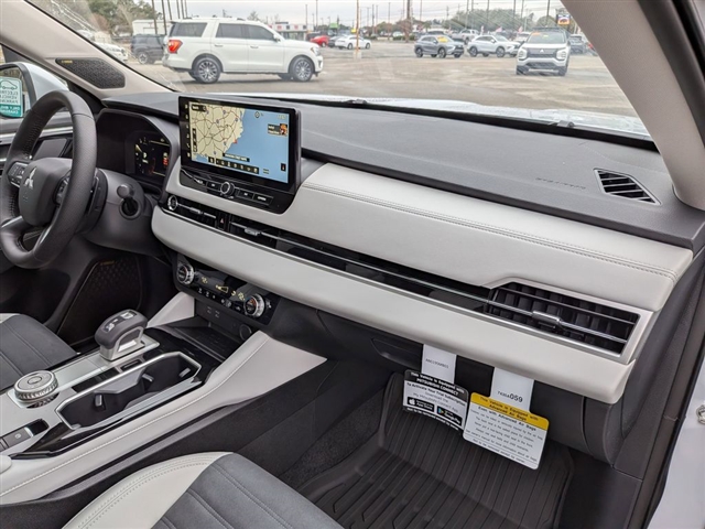 2026 Mitsubishi Outlander SE:MI30130