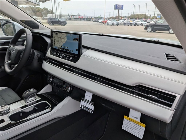 2026 Mitsubishi Outlander SE:MI30210