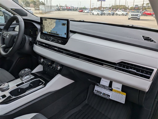 2026 Mitsubishi Outlander SE:MI30150