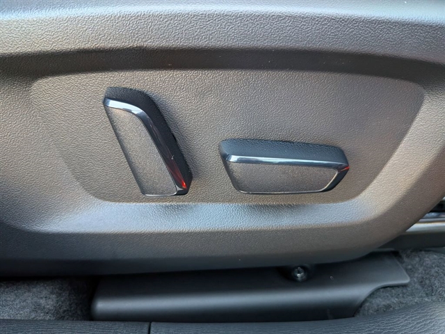 2026 Mitsubishi Outlander Black Edition:MI30060