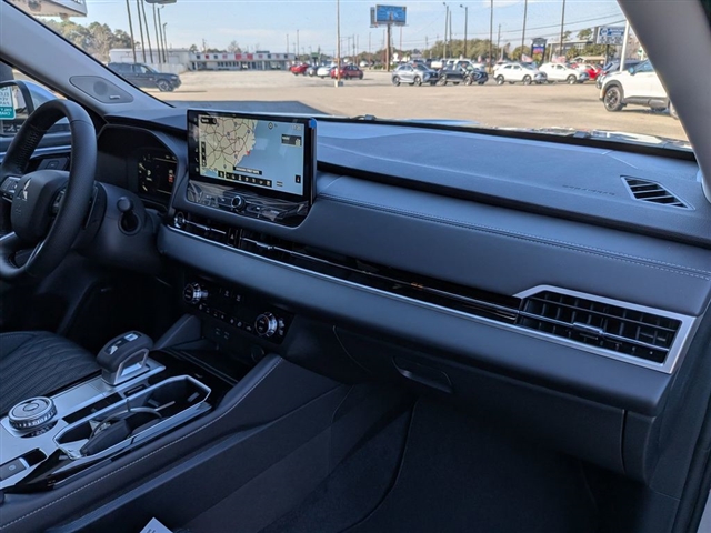 2026 Mitsubishi Outlander Black Edition:MI30100