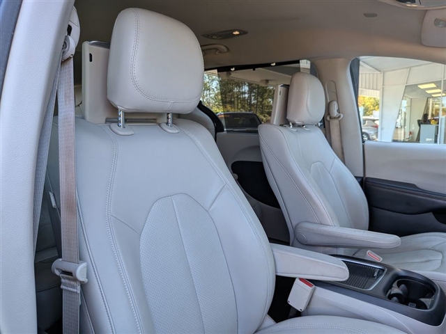 2017 Chrysler Pacifica Touring-L Plus:01870UU