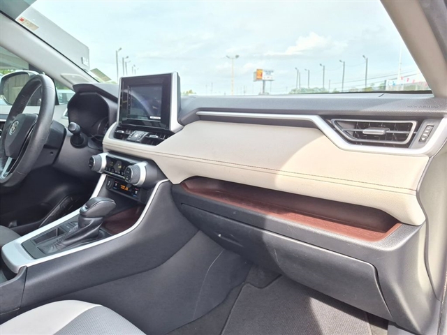 2020 Toyota RAV4 Limited:02570UU