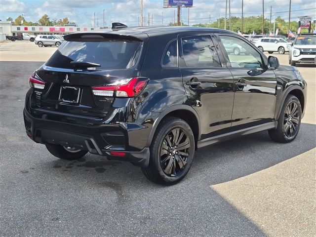 2027 Mitsubishi Outlander Sport LE:MI230580