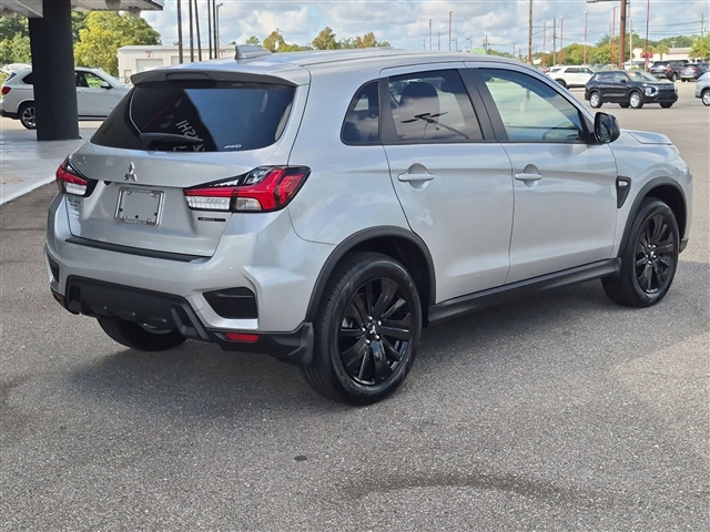 2027 Mitsubishi Outlander Sport LE:MI330610