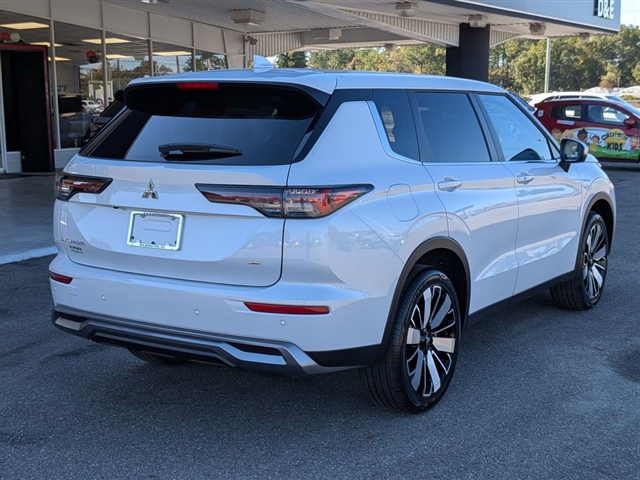 2025 Mitsubishi Outlander SE:MI30020