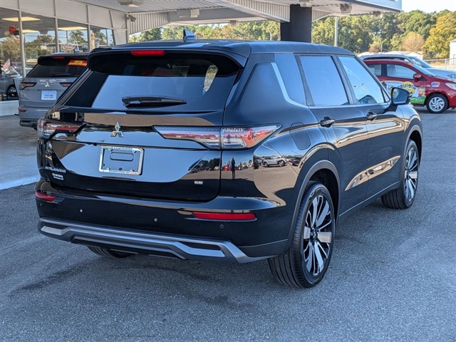 2025 Mitsubishi Outlander SE:MI30030