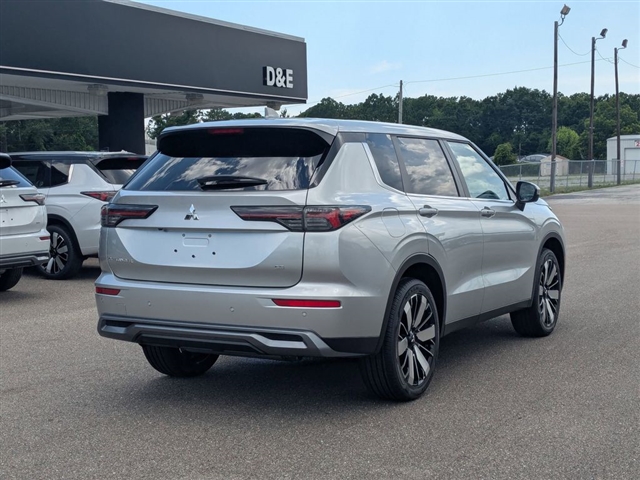2025 Mitsubishi Outlander SE:MM39600