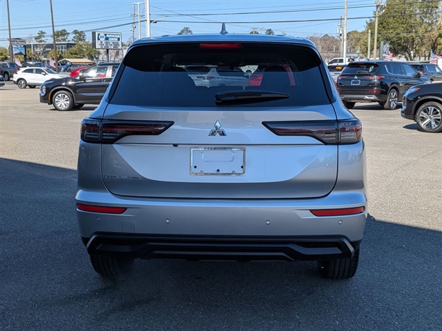 2026 Mitsubishi Outlander ES:MI30240