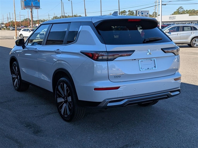2025 Mitsubishi Outlander SE:MI30020