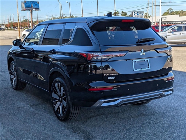 2025 Mitsubishi Outlander SE:MI30030