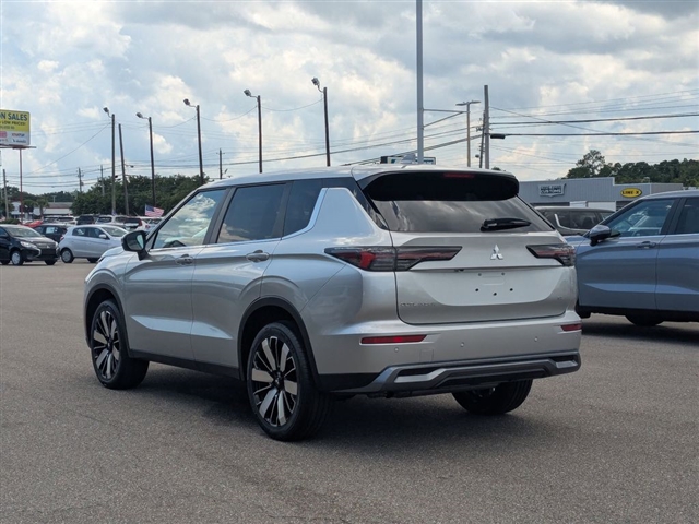 2025 Mitsubishi Outlander SE:MM39600