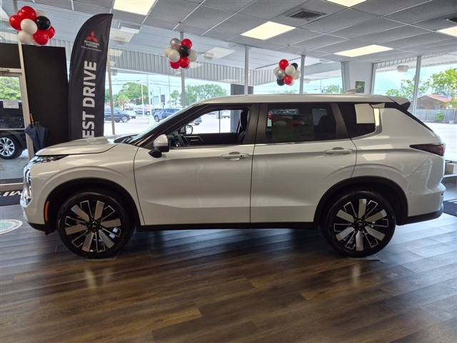 2026 Mitsubishi Outlander SE:MI30500