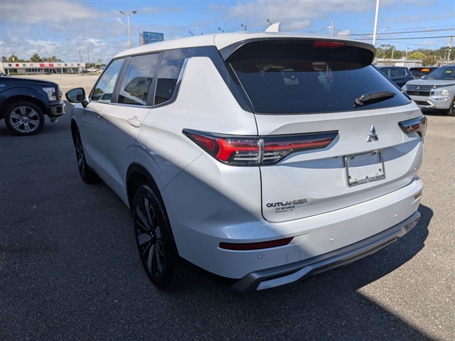 2025 Mitsubishi Outlander SE:MM139900
