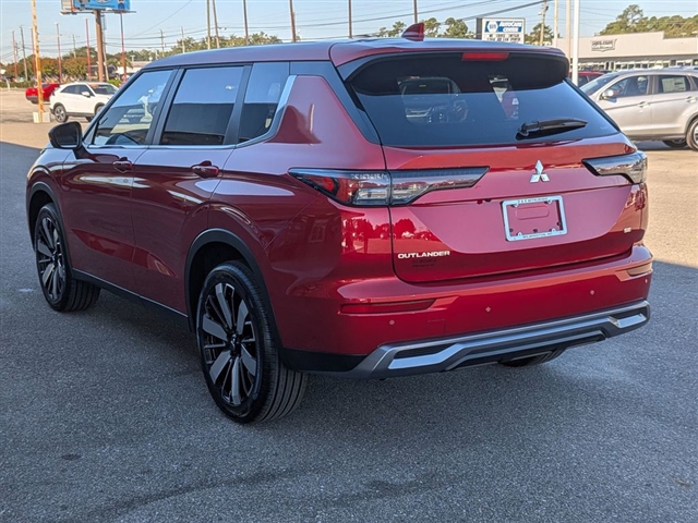 2025 Mitsubishi Outlander SE:MI30000