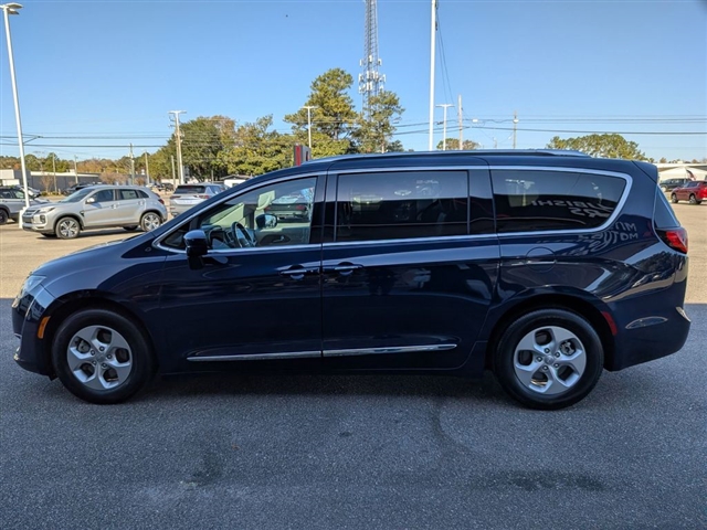 2017 Chrysler Pacifica Touring-L Plus:01870UU