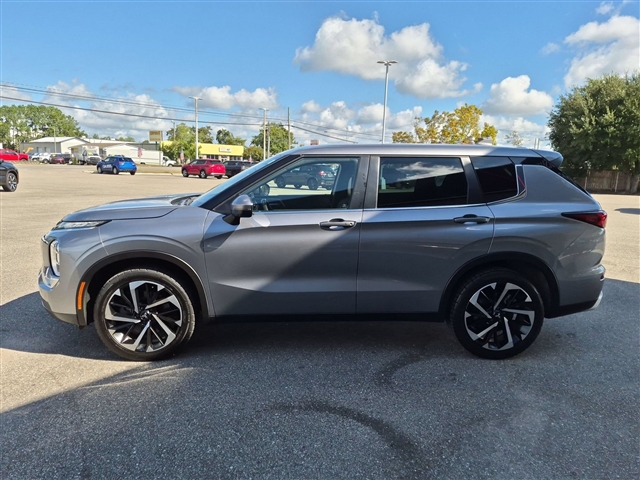 2023 Mitsubishi Outlander SE:30052N