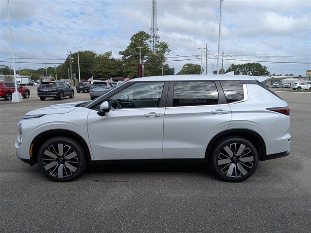 2025 Mitsubishi Outlander SE:MM39820