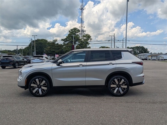 2025 Mitsubishi Outlander SE:MM39600