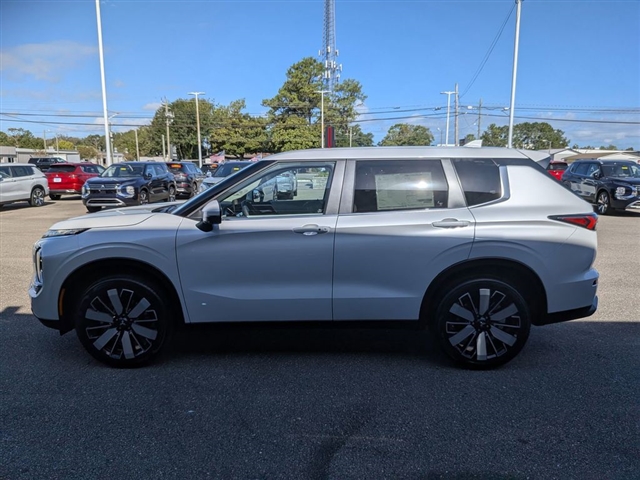 2025 Mitsubishi Outlander SE:MM139900
