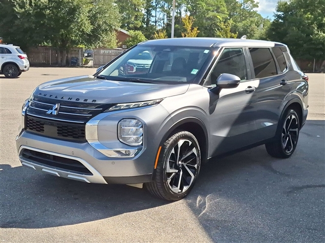 2023 Mitsubishi Outlander SE:30052N