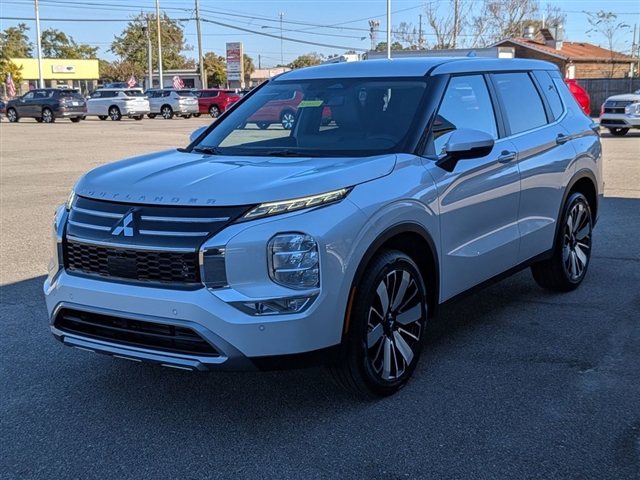 2025 Mitsubishi Outlander SE:MI30020