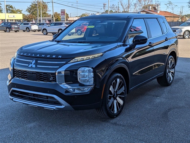 2025 Mitsubishi Outlander SE:MI30030