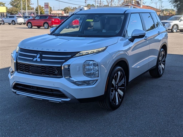 2025 Mitsubishi Outlander SE:MI30010