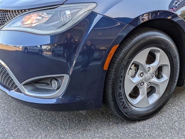 2017 Chrysler Pacifica Touring-L Plus:01870UU