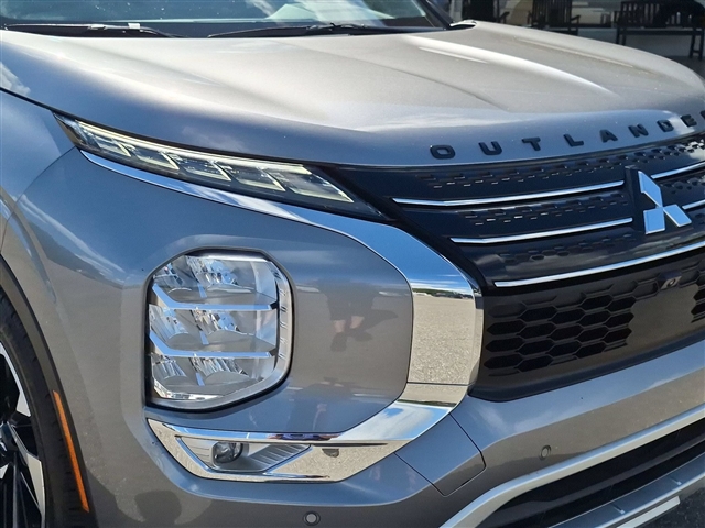 2023 Mitsubishi Outlander SE:30052N