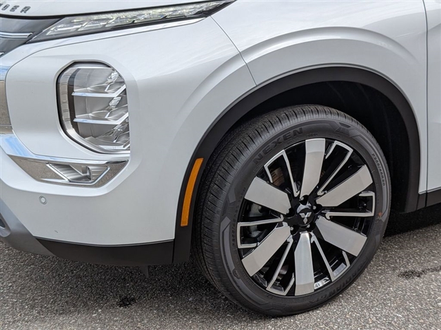 2025 Mitsubishi Outlander SE:MM39820