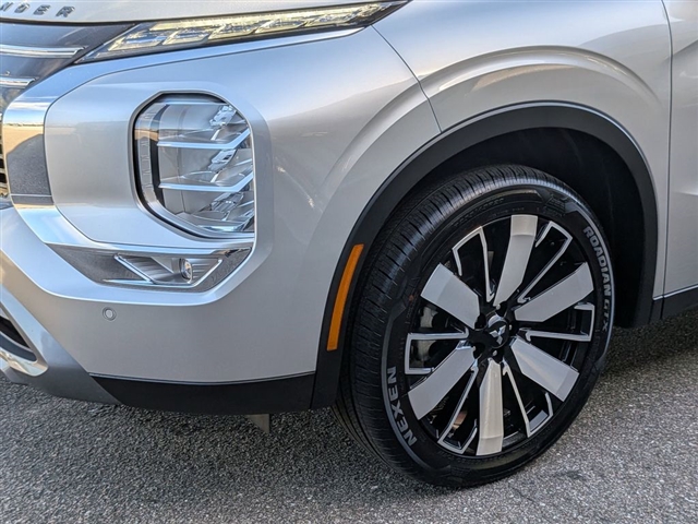 2025 Mitsubishi Outlander SE:MM39940