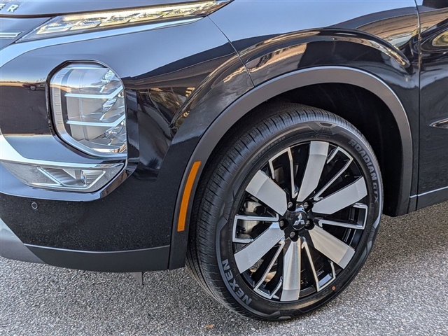 2025 Mitsubishi Outlander SE:MI30030